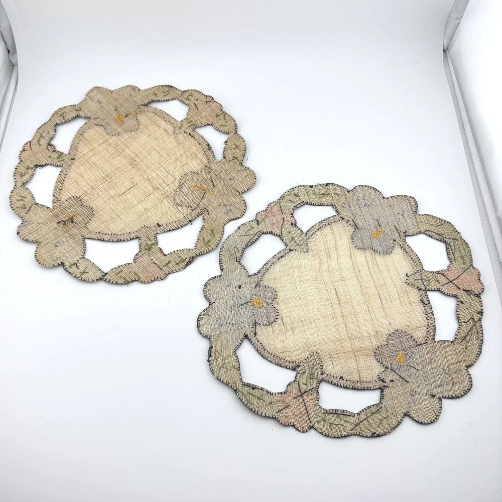 Vintage‎ Handmade Floral Applique Raffia Doilies Set of 2 Blue Pansy Embroidery